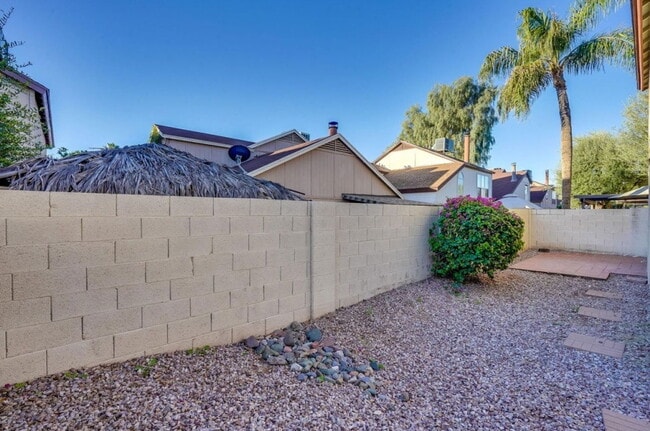 Building Photo - 521 E Kristal Way