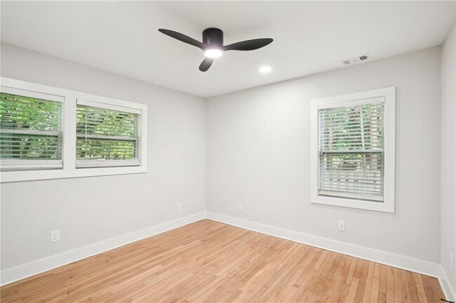 Building Photo - 5170 Chamblee Dunwoody Rd