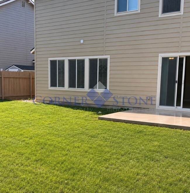 Building Photo - Amazing Home Meridian Home with Community Pool!
