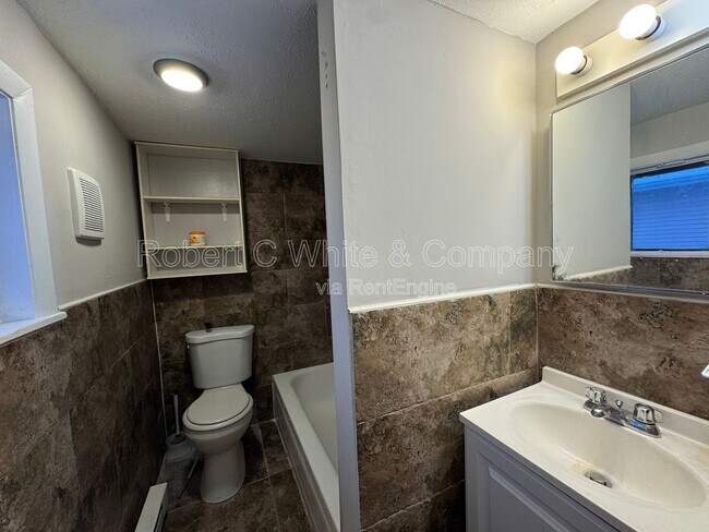 Building Photo - 219 Park St