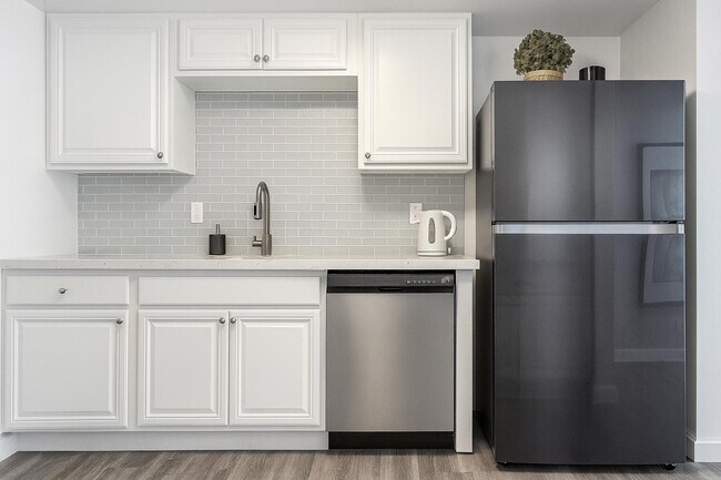 Building Photo - 801 Andrews Ave