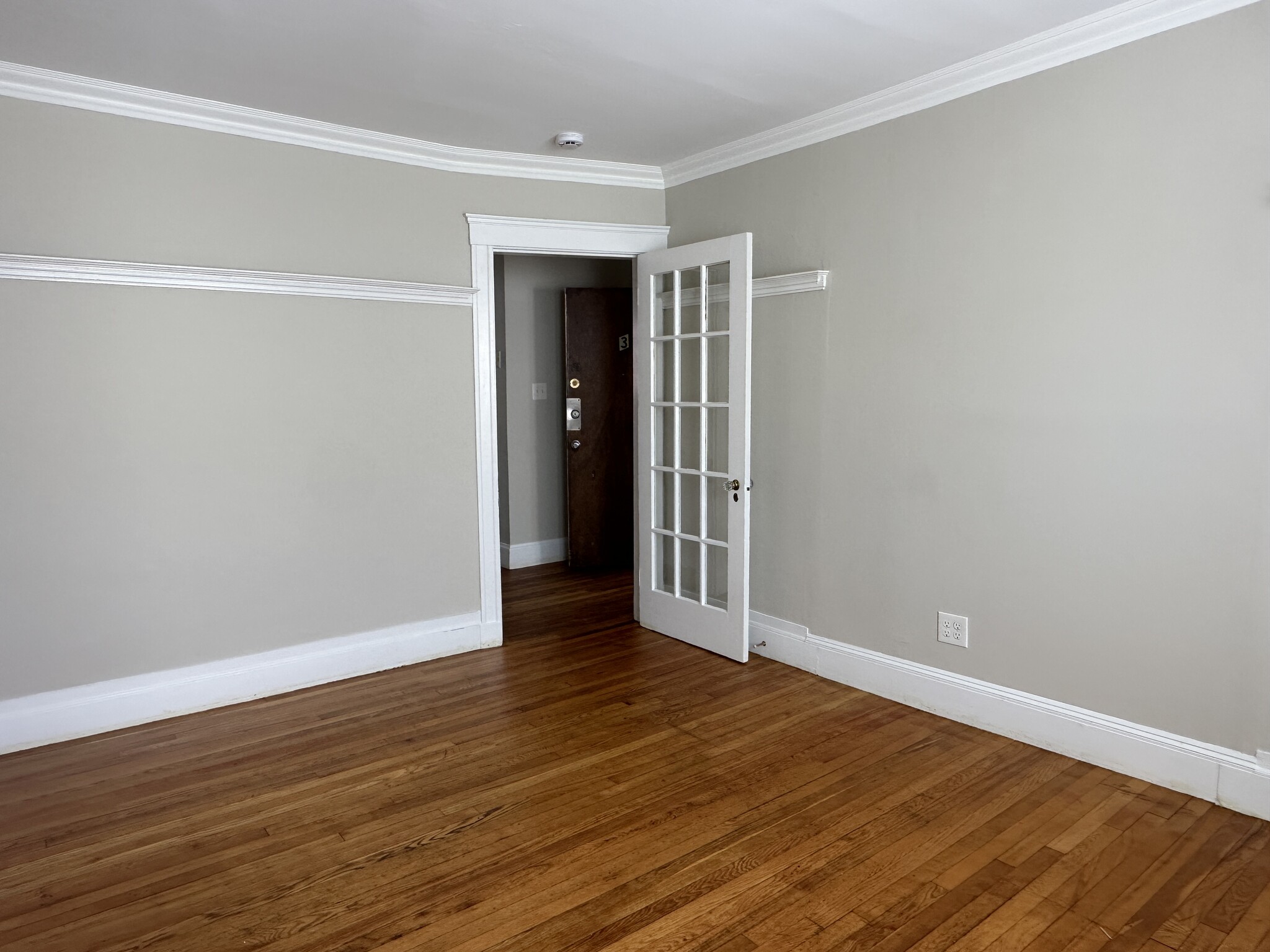Building Photo - 547 Hyde Park Ave