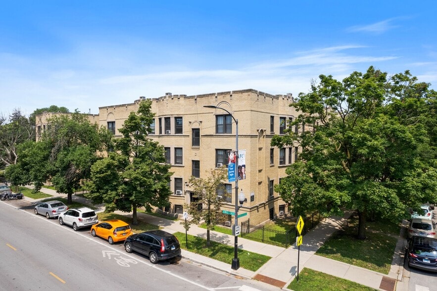 Building Photo - 4602 N Winchester Ave