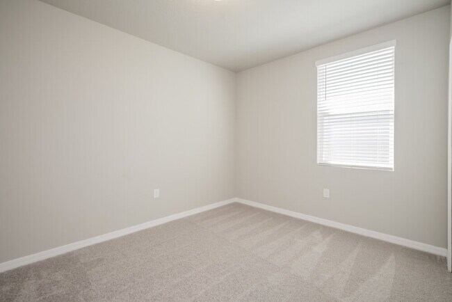 Building Photo - 588 Sun Warbler Wy