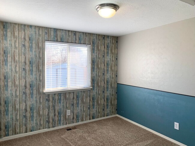 Building Photo - Wonderful Home Next to Nampa's Greenbelt!