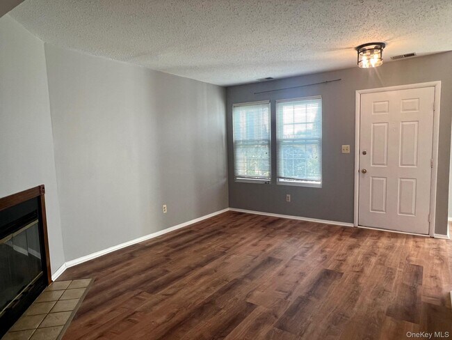 Building Photo - 3917 Whispering Hills Dr