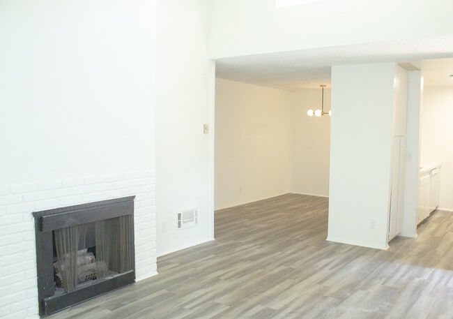 Building Photo - 4900 Overland Ave