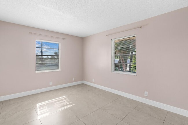 Building Photo - 1515 N Federal Hwy