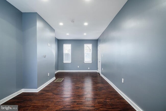 Building Photo - 1865 Frankford Ave