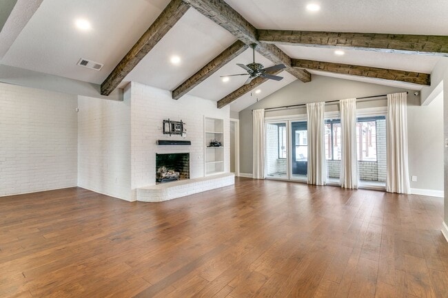 Building Photo - 4 bedroom with pool in Colleyville