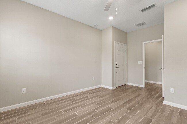 Building Photo - Spacious 3BR/3.5BA Home with Office & Reso...