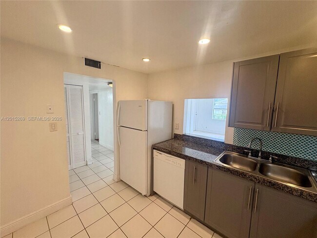 Building Photo - 4304 NW 9th Ave
