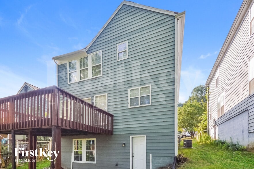 Building Photo - 1240 Woodstream Dr