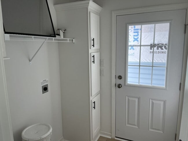 Building Photo - 4208 Long Lake Way