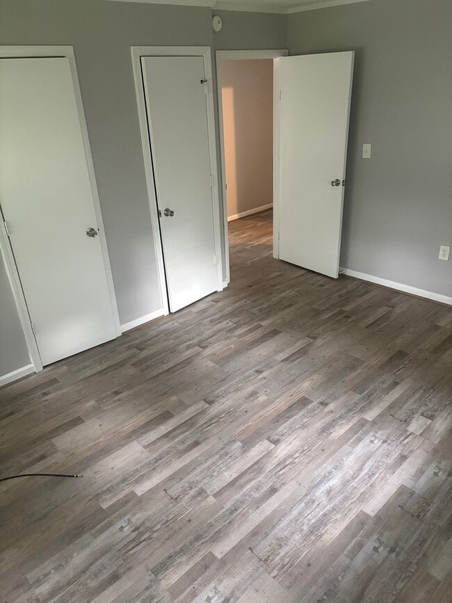 Building Photo - 3/2 in Midfield