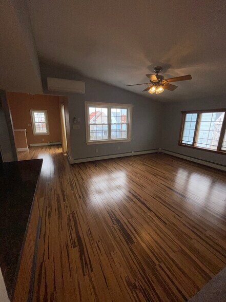 Building Photo - 132 Pitman St