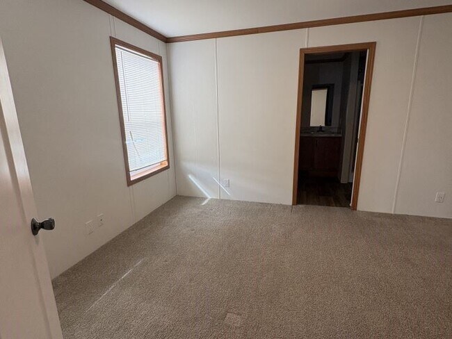 Building Photo - 486 Baja Ln S