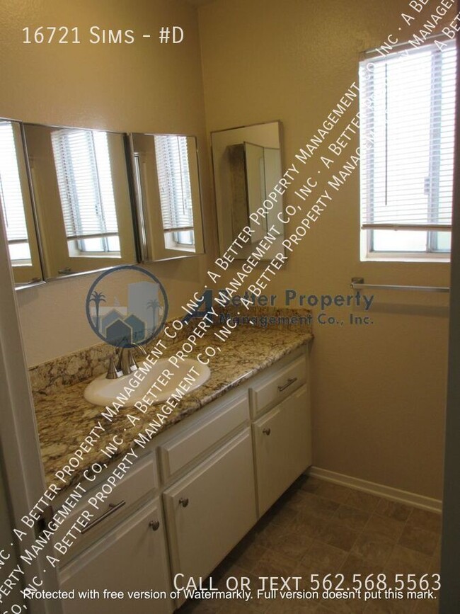 Building Photo - UPGRADED Upper Corner Bright&Sunny 2 bed w...