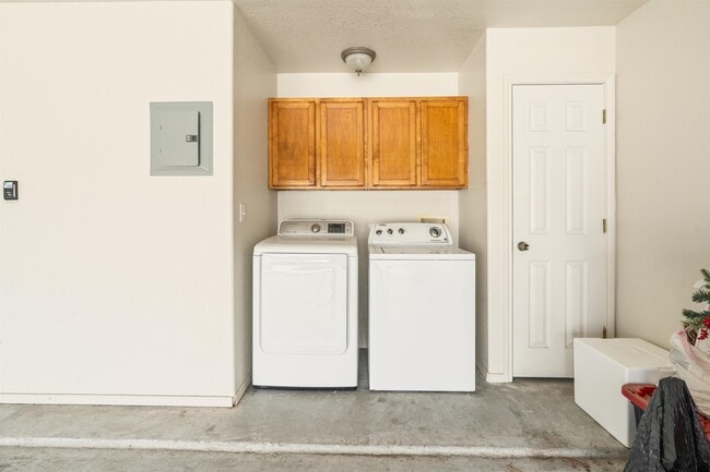 Building Photo - 208 Ramon Cardenas Dr