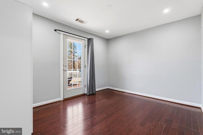 Building Photo - 4016 Hirst Dr