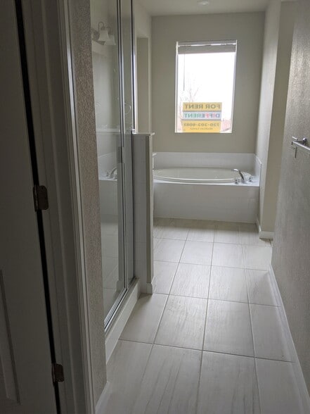 Master Bathroom - 14925 E Belleview Dr
