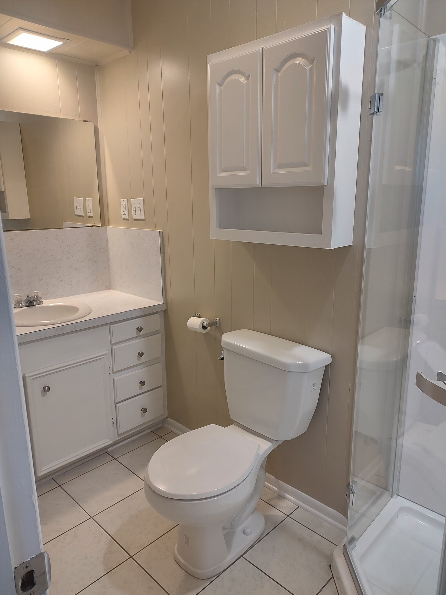 Master Bath - 508 W Baylor St