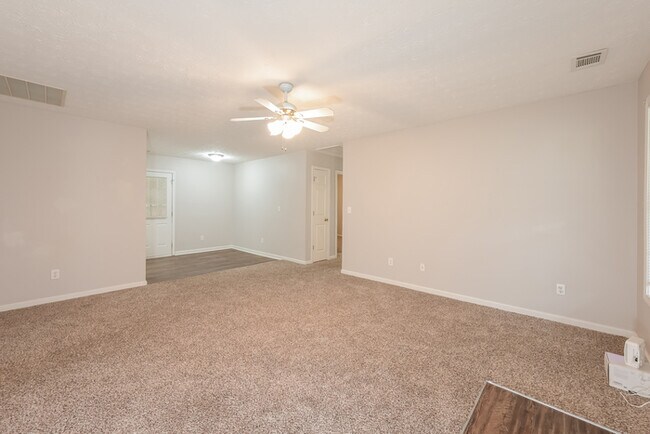 Building Photo - Fantastic 3bd/2ba home! Let yourself in!