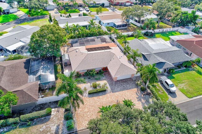 Building Photo - 3-Bedroom, 2-Bath Seminole Home – Fully Furnished & Move-In Ready!