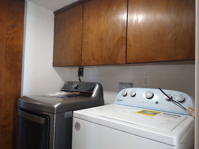 Building Photo - 3319 Metairie Ct