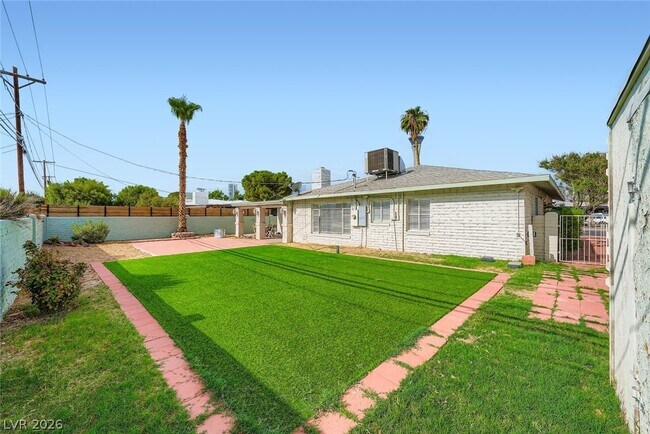 Building Photo - 1711 S 6th St