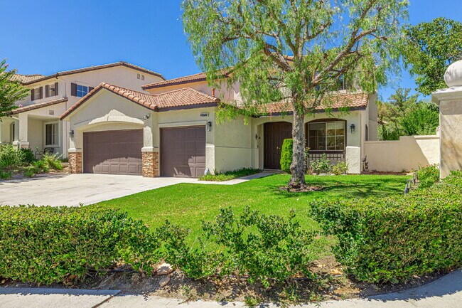 Building Photo - Executive 5-Bedroom Pool Home with Dual Master Suites in Stevenson Ranch