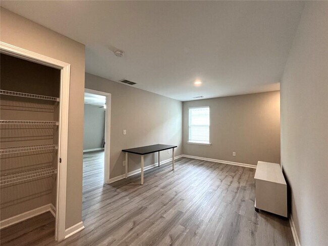 Building Photo - 4707 Waxwing St
