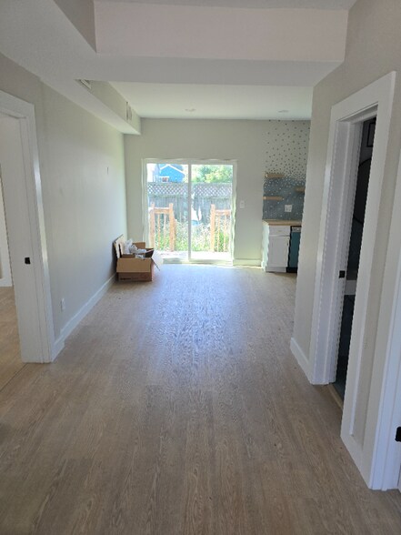 Building Photo - 4305 Ave S