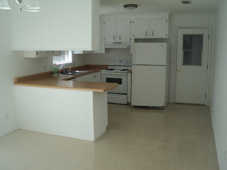 Building Photo - 343 Bonnie Dr
