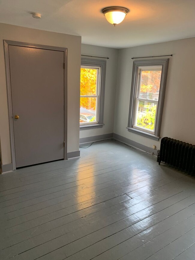 Building Photo - 124 Cedar St