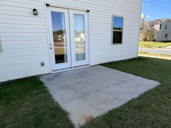 Building Photo - Spacious 5 Bed home in East Charlotte