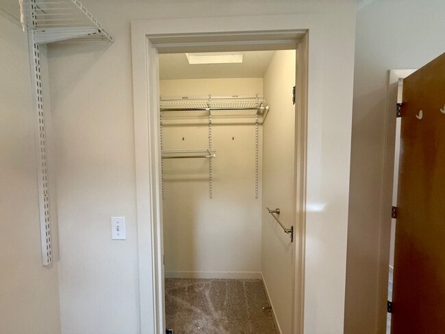 Building Photo - Columbia City Townhome