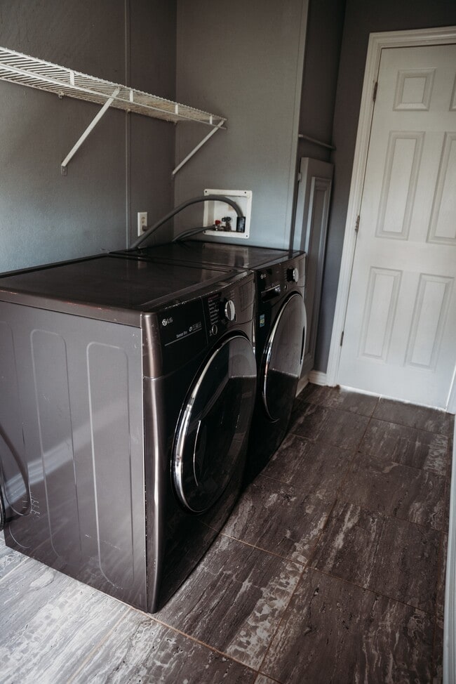 Building Photo - 2545 Lee Turner Rd