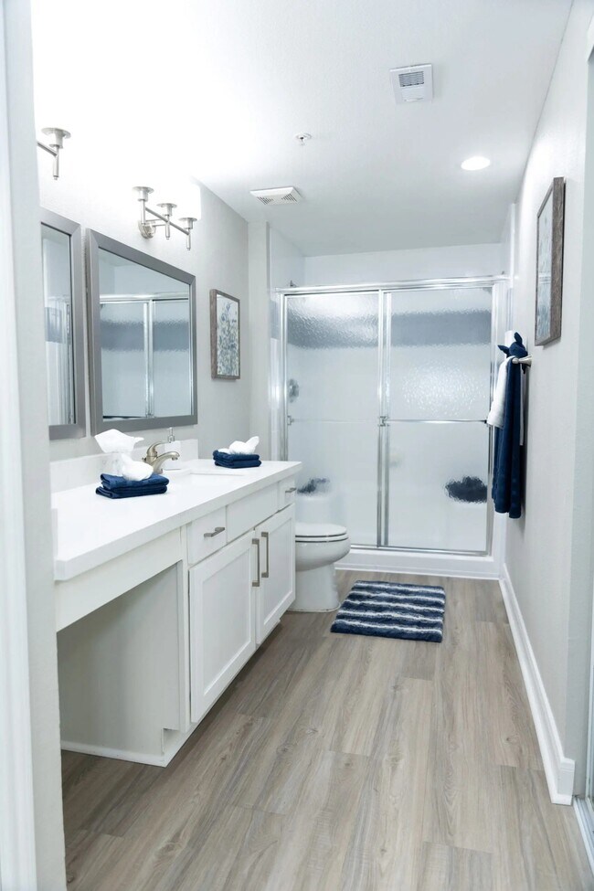 Building Photo - Where Style Meets Sophistication!
