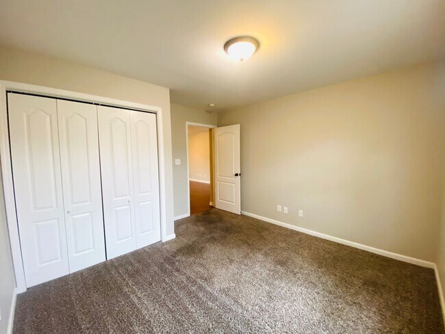 Building Photo - 1728 Thistlewood Dr