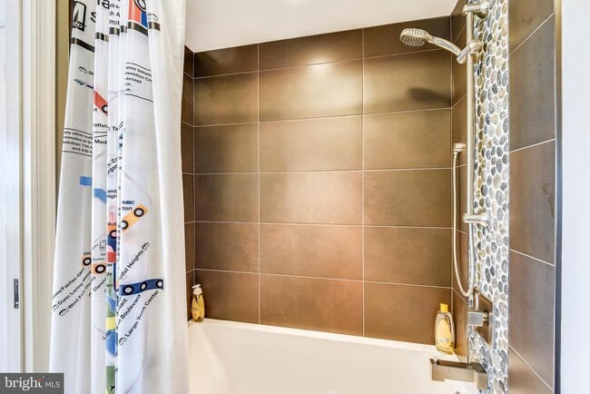 Building Photo - 317 S Union St