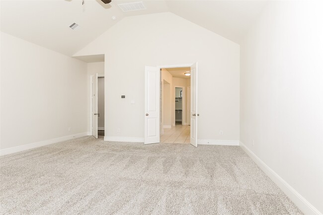 Building Photo - 30627 S Creek Way