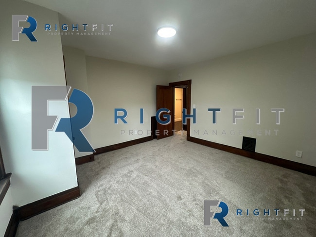 Building Photo - Victorian Charm in the Historic District