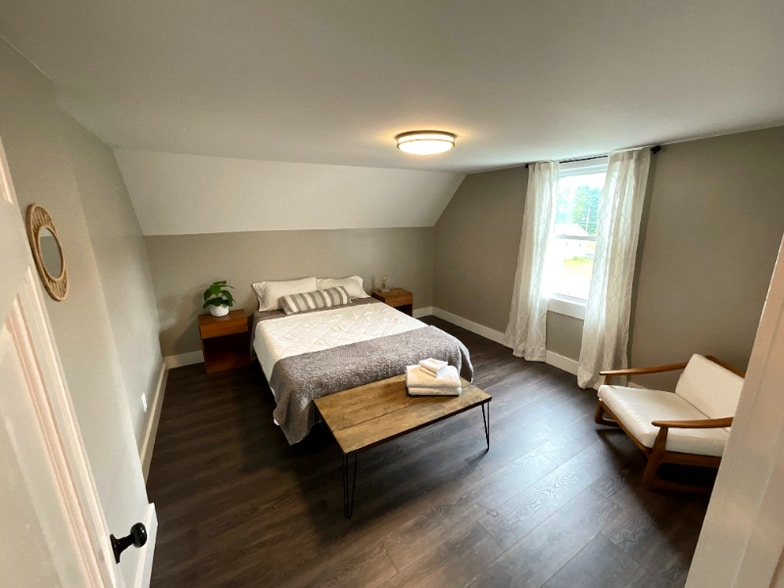 Building Photo - 252 Windsor St