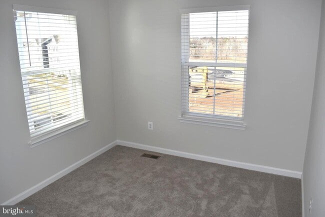 Building Photo - 216 Swan Fld Ave