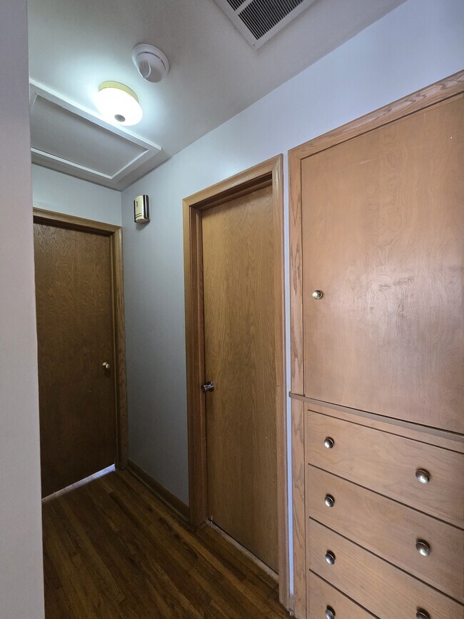 Building Photo - 3003 E Funston St