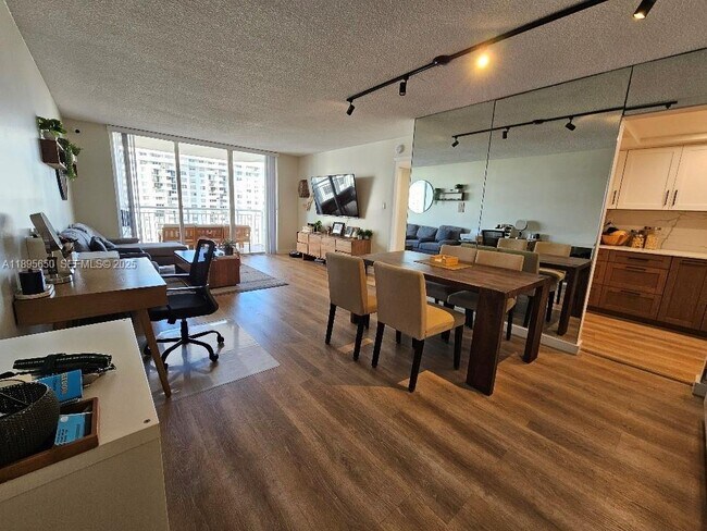 Building Photo - 18061 Biscayne Blvd