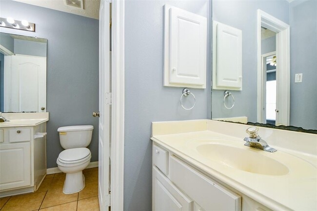 Building Photo - 12823 Dadebrook Ct