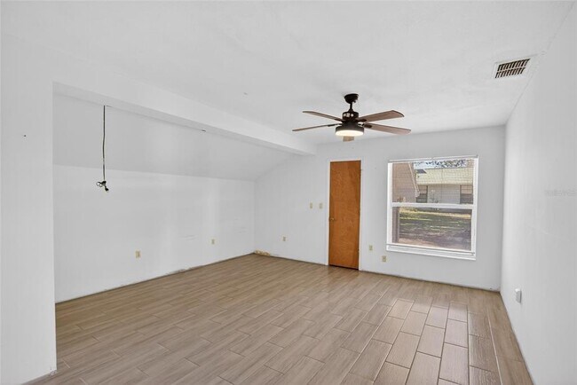 Building Photo - 15047 Woodbury Rd