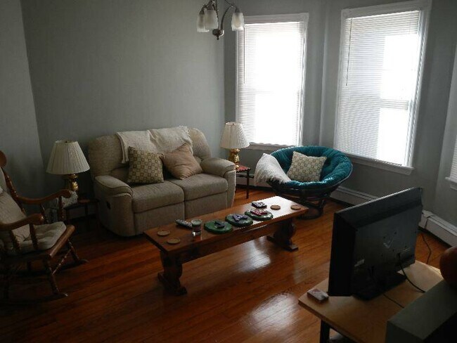 Building Photo - 19b